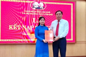 Cẩm Khê chú trọng bồi dưỡng, tạo nguồn phát triển đảng viên