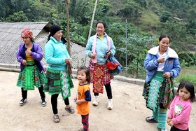 Nắng ấm bản Mông&nbsp;