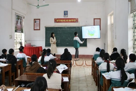 Ngừng dạy thêm, thầy cô nỗ lực hỗ trợ học sinh ôn tập, ôn thi