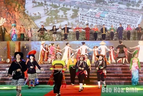 Sắc màu trang phục các dân tộc thiểu số ở Hòa Bình