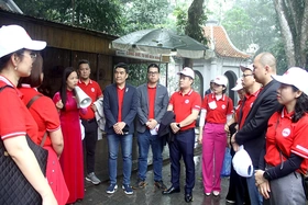 Những “sứ giả văn hóa” ở Đền Hùng