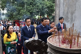 Huyện Tam Nông dâng hương tưởng niệm các Vua Hùng