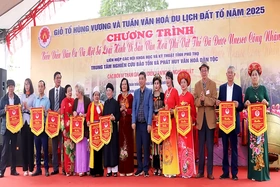 Biểu diễn dân ca và các di sản văn hóa phi vật thể phục vụ du khách