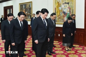 Lãnh đạo cấp cao Đảng, Nhà nước viếng đồng chí Khamtay Siphandone