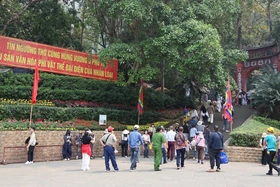 Tạo dựng hình ảnh lễ hội văn minh trong lòng du khách