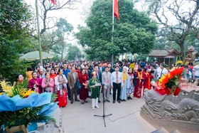 Hoa hậu Thương hiệu Việt Nam 2024 Phạm Thị Thanh Hải dâng hương tại Đất Tổ