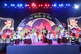 Chương trình nghệ thuật “Về miền lễ hội”