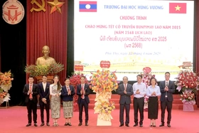 Trường Đại học Hùng Vương chào mừng Tết cổ truyền Bunpimay Lào năm 2025