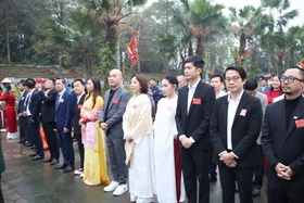 Đoàn kiều bào tại Nhật Bản dâng hương tưởng niệm các Vua Hùng