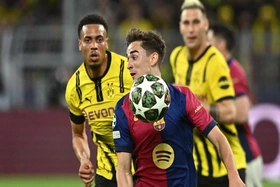 Barcelona và PSG giành vé vào bán kết Champions League
