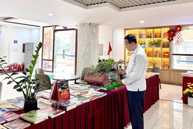 Thư viện tỉnh trưng bày, giới thiệu hơn 2000 cuốn sách, tư liệu