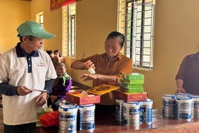 Hoàn tiền cho 59 người cao tuổi đã mua sữa tại hội nghị giới thiệu sản phẩm