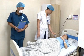 Bệnh viện Đa khoa thị xã Phú Thọ: Liên tiếp phẫu thuật thay khớp háng thành công cho bệnh nhân cao tuổi