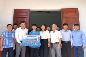 LHPN xã Phùng Nguyên nhận đỡ đầu em nhỏ có hoàn cảnh đặc biệt khó khăn