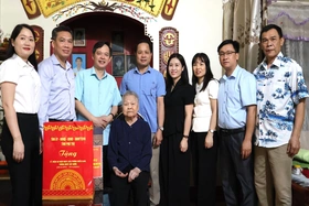 Thăm, tặng quà Mẹ Việt Nam anh hùng, thương binh tại Thanh Ba