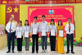 Quan tâm phát triển đảng viên là học sinh