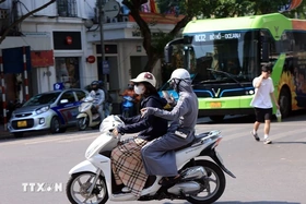 Thời tiết ngày 3/5: Bắc Bộ có nơi nắng trên 35 độ C, Nam Bộ có mưa rào