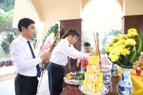 TP Việt Trì dâng hương tưởng niệm các anh hùng liệt sỹ