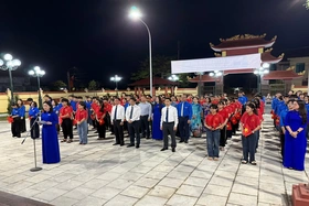 Tỉnh đoàn Phú Thọ thắp nến tri ân Anh hùng liệt sĩ