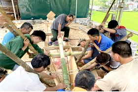 Người Tày giữ kỹ thuật đóng thuyền gỗ truyền thống