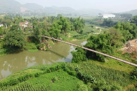Cần nhanh chóng khắc phục tình trạng xuống cấp của cầu treo Hà Biên