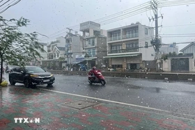 Thời tiết ngày 16/5: Các khu vực trên cả nước có mưa dông, Bắc Bộ mát mẻ