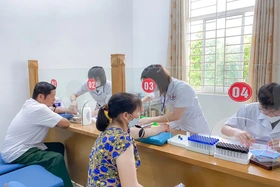 Khám bệnh, tư vấn sức khỏe, cấp thuốc miễn phí cho đối tượng chính sách tại huyện Lâm Thao