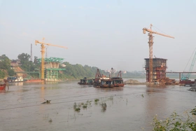 Thi công cầu Phong Châu mới đảm bảo an toàn, đúng tiến độ