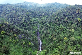 Vẻ đẹp hoang sơ của thác Khe Kèm