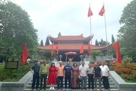 Câu lạc bộ nhà báo cao tuổi Phú Thọ thăm ATK Thái Nguyên