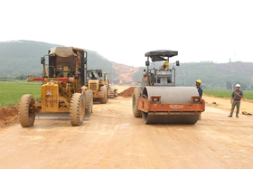 Tăng tốc thi công tuyến nhánh đường vào khu công nghiệp Cẩm Khê