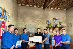 Truy tặng Huy hiệu “Tuổi trẻ dũng cảm” cho thanh niên tử nạn khi cứu người đuối nước