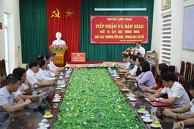 Công ty CP Supe Phốt phát và Hóa chất Lâm Thao: Bàn giao thiết bị dạy học thông minh