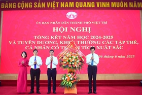 Tuyên dương, khen thưởng các tập thể, cá nhân có thành tích xuất sắc năm học 2024-2025