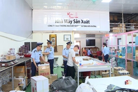 Tạm giữ hơn 7.000 sản phẩm hàng hóa có dấu hiệu vi phạm pháp luật