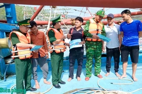 Tăng cường tuyên truyền và kiểm soát chặt chẽ tàu cá, góp phần chống khai thác IUU