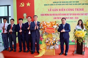 Supe Lâm Thao gắn biển công trình Trung tâm bán hàng và khởi công dự án đầu tư xây dựng dây chuyền sản xuất SOP