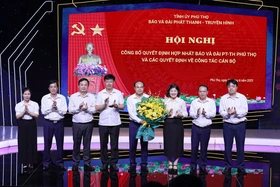 Công bố quyết định thành lập Báo và Đài Phát thanh - Truyền hình Phú Thọ