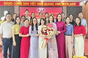 8 học sinh Trường THPT Chuyên Hùng Vương được kết nạp Đảng