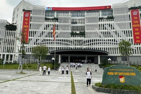 Trên 3.200 cá nhân và tập thể hoàn thành tốt nhiệm vụ năm học được khen thưởng