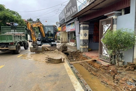 Thi công cống thoát nước tại xóm Dẹ, xã Văn Miếu