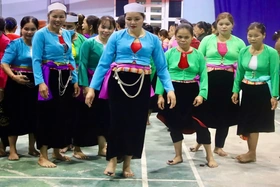 Độc đáo văn hóa Mường Vang