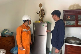 Rà soát, làm rõ các phản ánh của khách hàng về hóa đơn tiền điện tăng cao