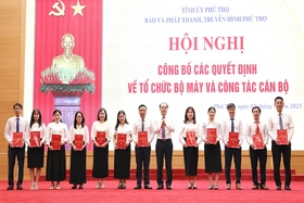 Công bố quyết định về tổ chức bộ máy và công tác cán bộ của Báo và phát thanh, truyền hình Phú Thọ