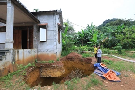 Mưa lớn gây sụt lún, sạt lở nghiêm trọng tại xóm Thăm, xã Mường Hoa