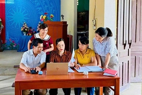 Đảng ủy xã Đoan Hùng bố trí cán bộ xuống cơ sở hỗ trợ công tác chuẩn bị Đại hội chi bộ