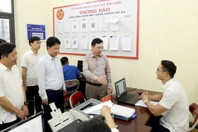 Phó Bí thư Tỉnh ủy Bùi Huy Vĩnh kiểm tra thực tế tại xã Hải Lựu