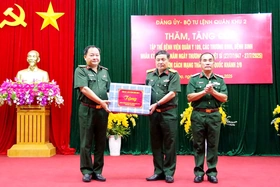 Bộ Tư lệnh Quân khu 2 thăm, tặng quà thương binh, bệnh binh tại Bệnh viện Quân y 109