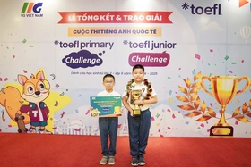 Anh em song sinh cùng đạt giải quốc gia tiếng Anh TOEFL Challenge