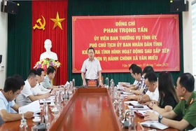 Phó Chủ tịch UBND tỉnh Phan Trọng Tấn kiểm tra tại xã Khả Cửu và xã Văn Miếu